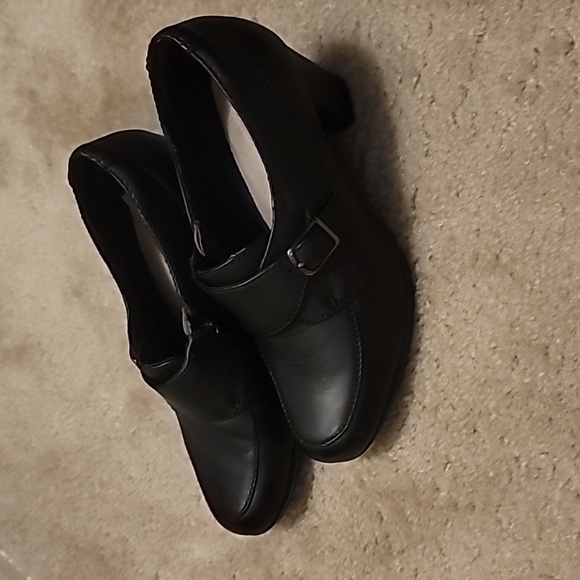 Clarks Black Heel Booties Size 8M - Picture 2 of 8